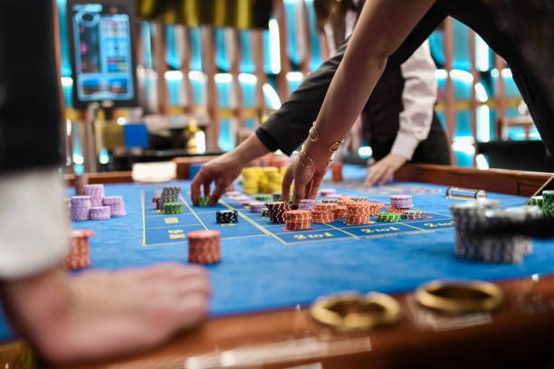 Live Sakong dealer table with cards and betting interface on katatogel platform